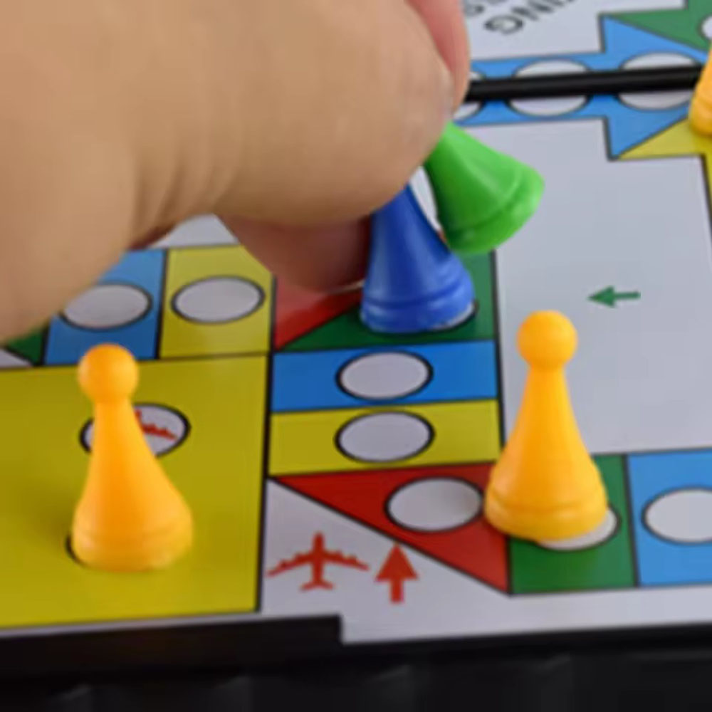 Foldable magnetic flying chess - đánh giá và giá Magnetic Travel Chess